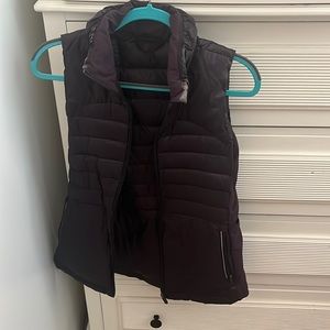 Lulu Women’s puffer vest size M